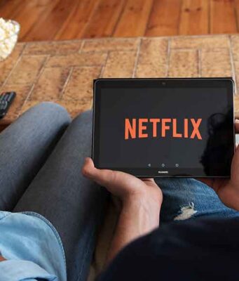 5 Things To Know About Netflix India Before Signing Up couple watching netflix on an ipad
