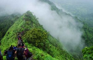 5 Incredible Weekend Getaways From Mumbai For Trekking Lovers! trekking to kalsubai in maharashtra